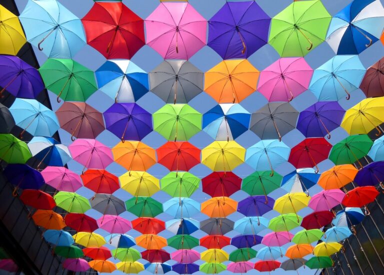 Como a escolha das cores pode influenciar o humor e a atmosfera de um espaço? 1 espaço