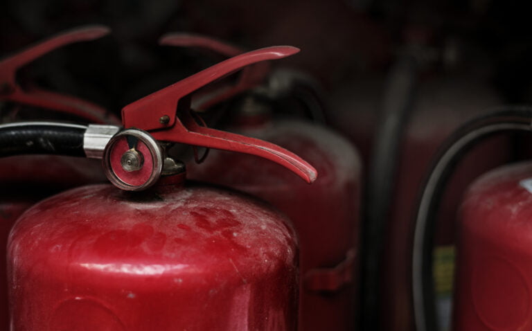 Previna Incêndios: Instalação Profissional de Sprinklers ao seu Alcance 4 incêndios